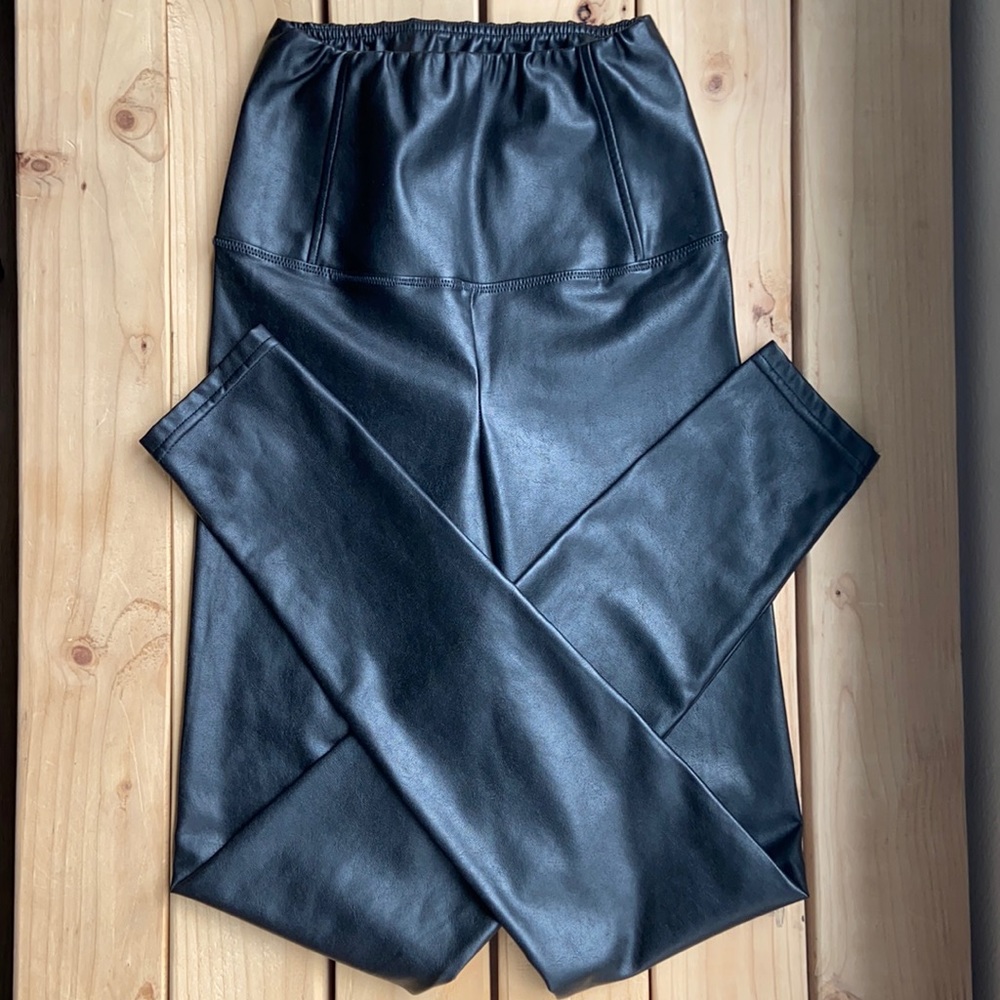 Wilfred Aritzia Daria Vegan Leggings